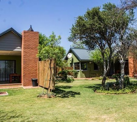 Chameleon Bush Lodge Hammanskraal Exterior foto