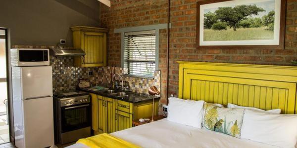 Chameleon Bush Lodge Hammanskraal Exterior foto
